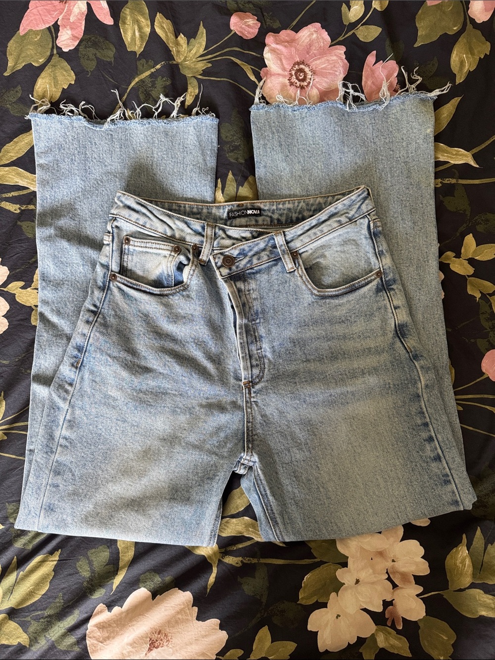 Fashion Nova Cross-Waist Hi-Rise Loose Straight Jeans (Sz 7)